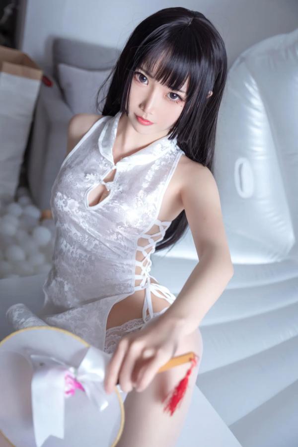    面饼仙儿 - 白色改良旗袍束腰丝袜大尺度私房照 [60P]第52张图片