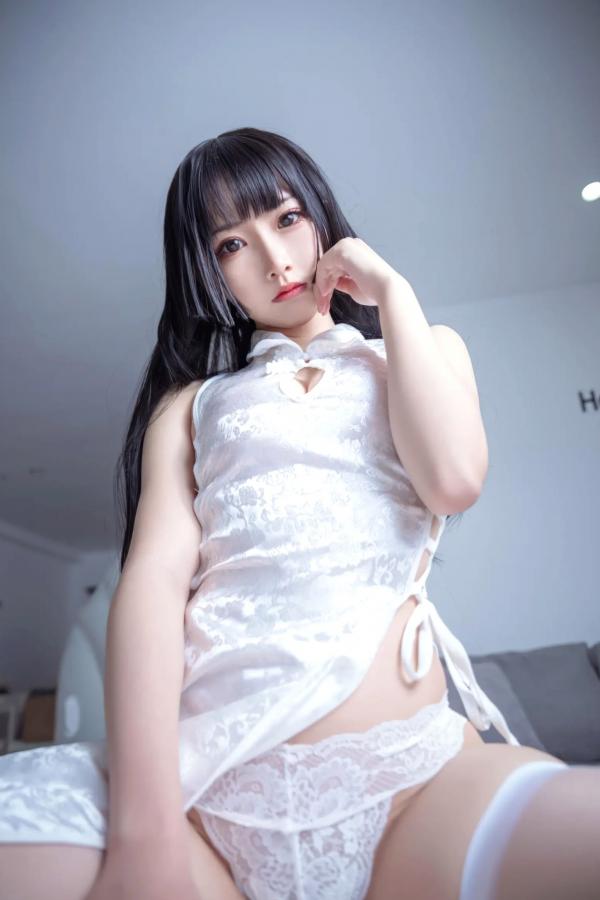    面饼仙儿 - 白色改良旗袍束腰丝袜大尺度私房照 [60P]第54张图片