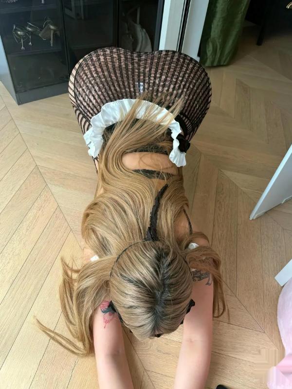    小u优优子渔网女仆私房写真，极致性感角色扮演与蕾丝眼罩诱惑，居家沉浸式视觉[14P]第14张图片