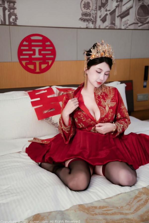    [XiuRen] 秀人 2025.10.14 No.10865 小蛮妖Yummy 新中式婚房红色嫁衣诱惑 私房性感大尺度第14张图片
