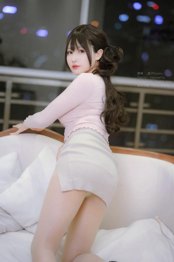   Nyako喵子 - 姐姐 [306P] 甜美私房写真，居家粉色针织上衣演绎温柔诱惑，精致丝袜足部特写，尽显清纯御姐迷人风采第12张图片