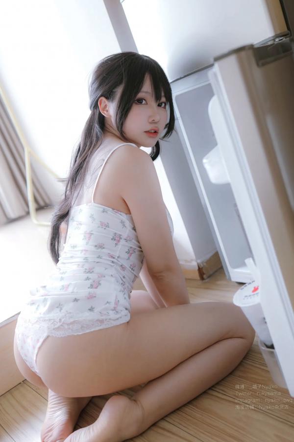    Nyako喵子 - 姐姐 [306P] 甜美私房写真，居家粉色针织上衣演绎温柔诱惑，精致丝袜足部特写，尽显清纯御姐迷人风采第117张图片