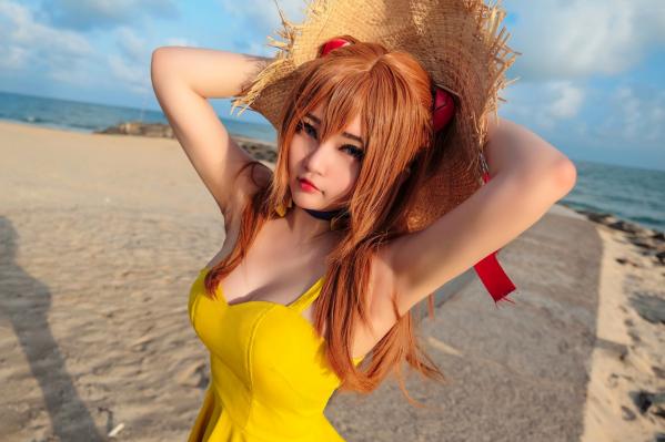    [Potato-Godzilla] 明日香Cosplay海边写真：亮黄色连衣裙夏日度假风，元气少女的清纯与性感诱惑，动漫角色扮演摄影作品第4张图片