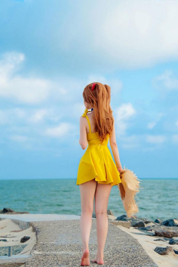    [Potato-Godzilla] 明日香Cosplay海边写真：亮黄色连衣裙夏日度假风，元气少女的清纯与性感诱惑，动漫角色扮演摄影作品第7张图片