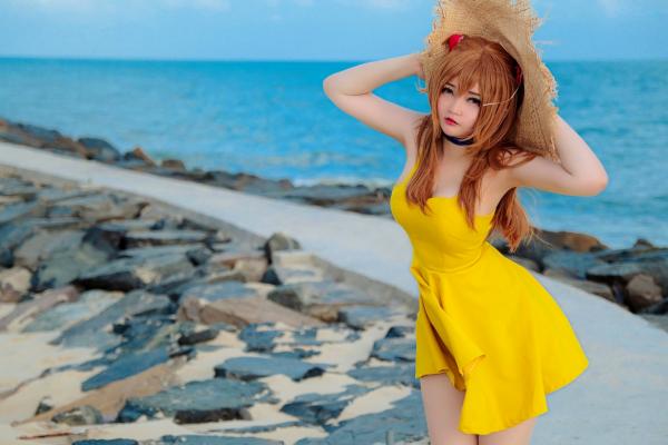    [Potato-Godzilla] 明日香Cosplay海边写真：亮黄色连衣裙夏日度假风，元气少女的清纯与性感诱惑，动漫角色扮演摄影作品第12张图片