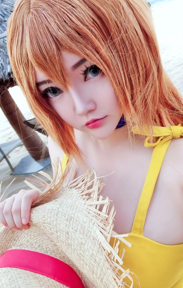    [Potato-Godzilla] 明日香Cosplay海边写真：亮黄色连衣裙夏日度假风，元气少女的清纯与性感诱惑，动漫角色扮演摄影作品第23张图片