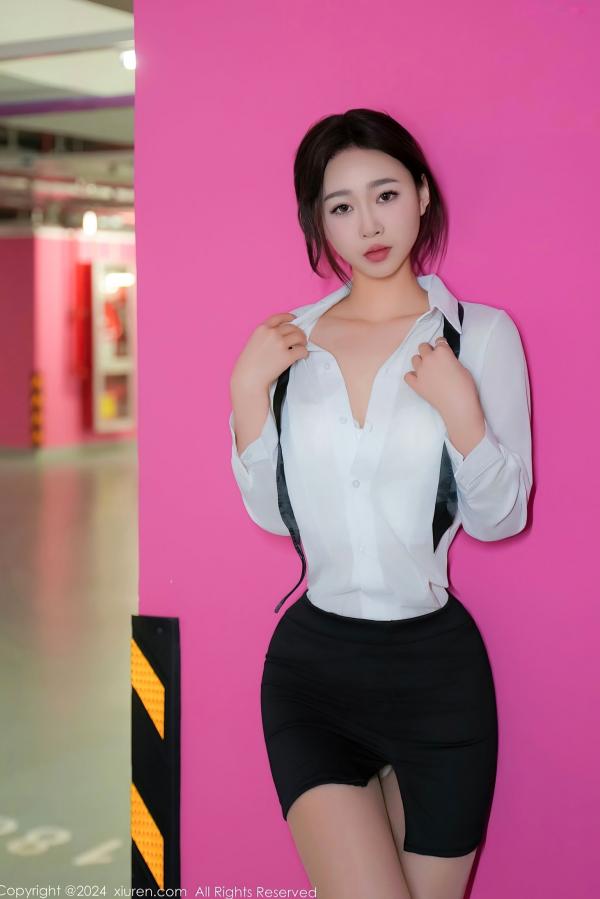    秀人网女神软糖爱喝奶：车内OL职场制服诱惑，白衬衫与丝袜美腿的极致视觉盛宴（No.8613）第7张图片