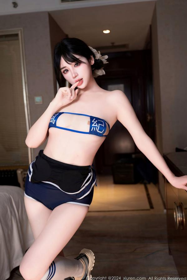    汐汐爱吃草莓-极品爆乳私房写真，性感死库水诱惑套图-秀人网8604-2024.05.27第35张图片
