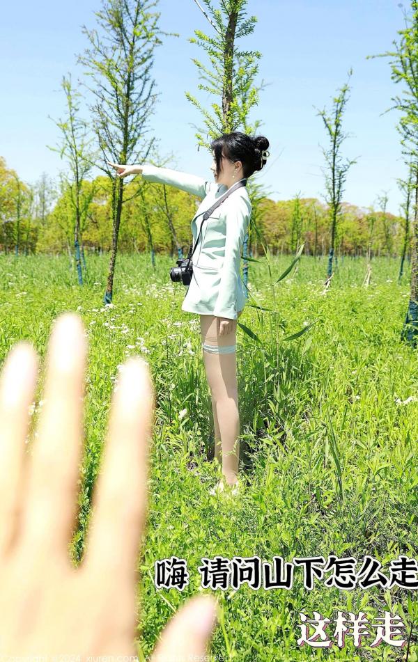    秀人网-8601-小薯条nienie-浅绿色西装内衣丝袜户外迷路-野外角色扮演私房写真-2024.05.24第3张图片
