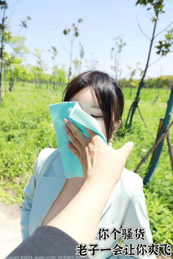   秀人网-8601-小薯条nienie-浅绿色西装内衣丝袜户外迷路-野外角色扮演私房写真-2024.05.24第6张图片