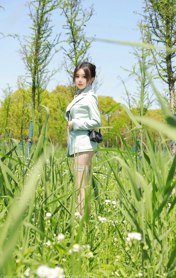    秀人网-8601-小薯条nienie-浅绿色西装内衣丝袜户外迷路-野外角色扮演私房写真-2024.05.24第21张图片