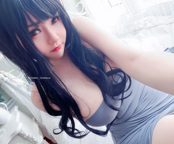    Potato-Godzilla-Guitar-Sister：极品童颜女神居家私房写真，身着灰色紧身裙散发极致的性感与诱惑第28张图片
