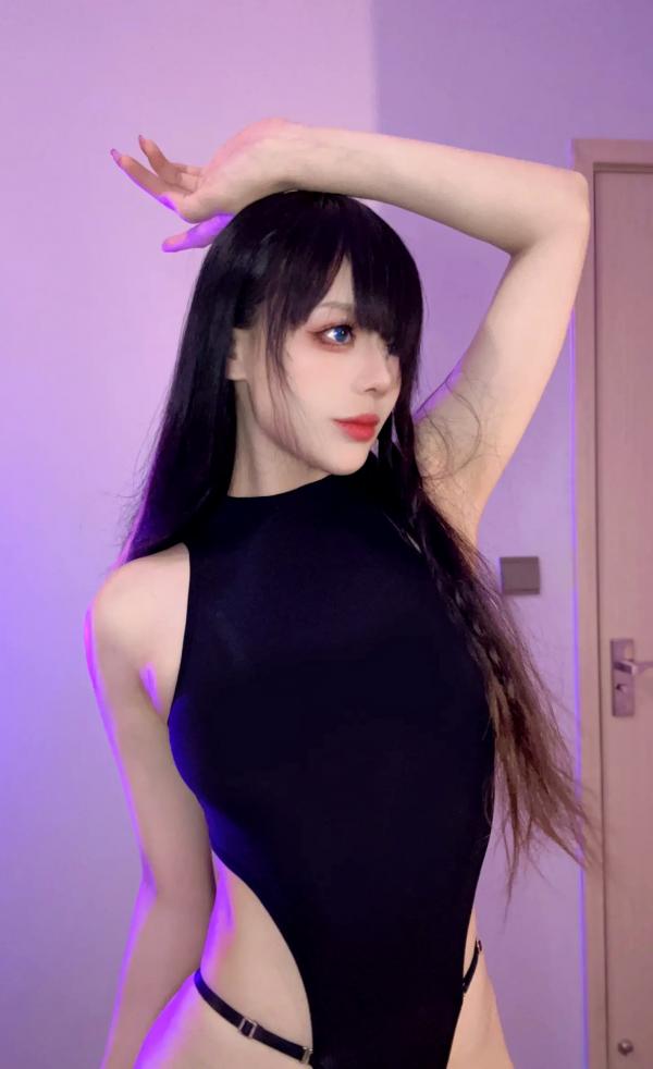    九言 - 二次元漫感美少女，黑色高叉紧身衣搭配诱惑丝袜，氛围感极佳的私房写真 [22P]第20张图片