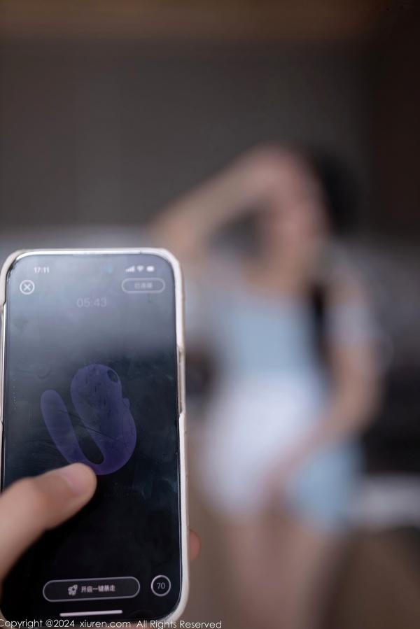   XiuRen秀人网-8597-幼幼：居家厨房主题，淡蓝修身连衣短裙配围裙，性感私房大尺度展现极致曲线第8张图片