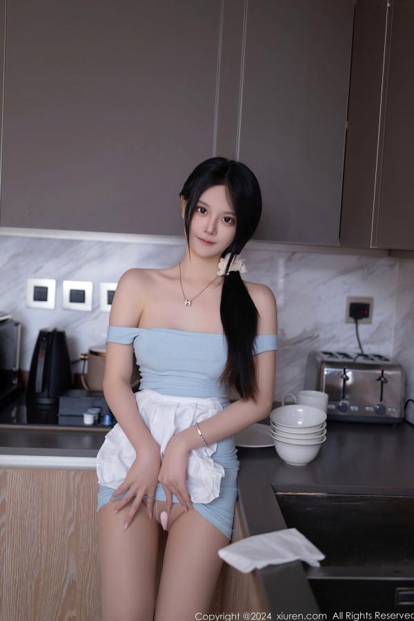    XiuRen秀人网-8597-幼幼：居家厨房主题，淡蓝修身连衣短裙配围裙，性感私房大尺度展现极致曲线第10张图片