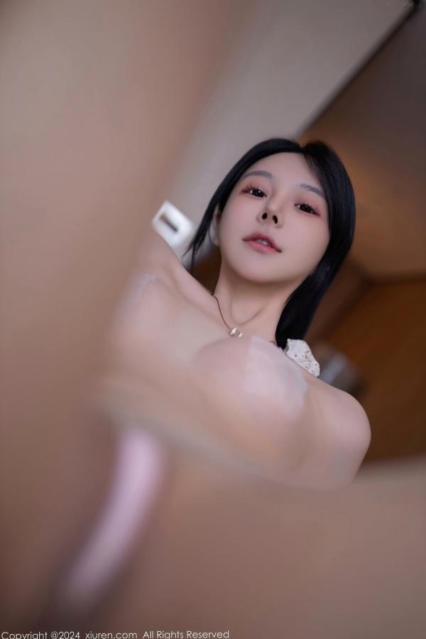    XiuRen秀人网-8597-幼幼：居家厨房主题，淡蓝修身连衣短裙配围裙，性感私房大尺度展现极致曲线第75张图片