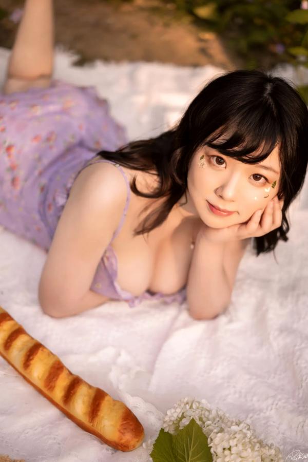    皮皮奶 - 野餐呀清新甜美户外野餐风写真，碎花吊带裙少女的草地私房大片 [20P]第13张图片