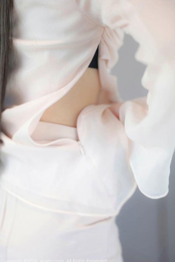   XiuRen秀人网-8591-奶瓶.-白色连衣短裙黑色情趣内衣-2024.05.24第15张图片