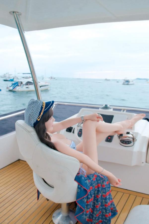    朱可儿三亚游艇性感比基尼写真，佩戴海军帽展现火辣曲线与极致诱惑 [88P]第8张图片