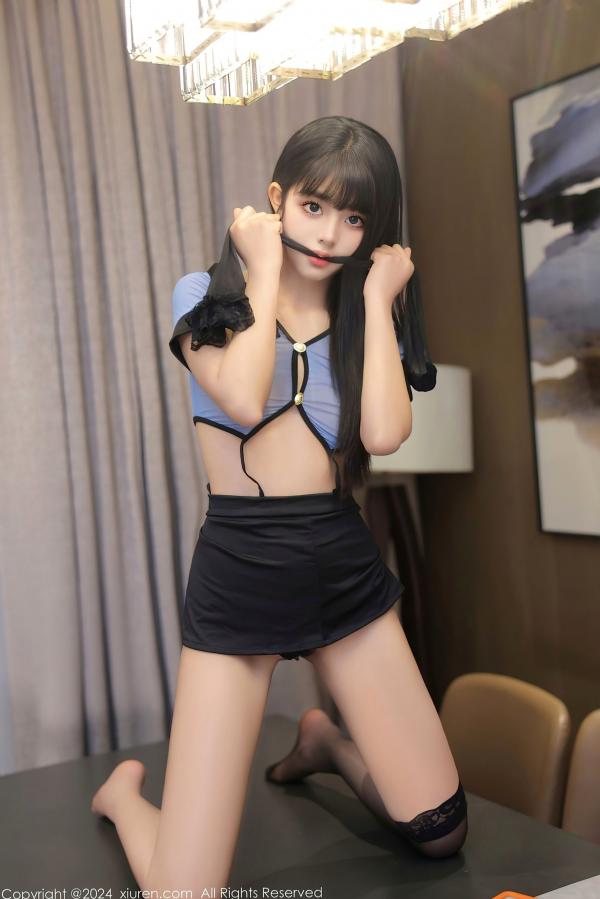    XiuRen秀人网8584-美少女大胆出镜，情趣女警制服Cosplay，蓝纱轻透T恤搭配诱惑黑丝，展现极致火辣身材与迷人私房魅力，2024.05.23高清写真第67张图片