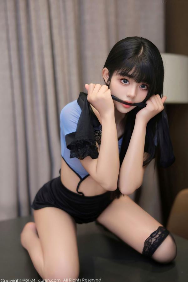    XiuRen秀人网8584-美少女大胆出镜，情趣女警制服Cosplay，蓝纱轻透T恤搭配诱惑黑丝，展现极致火辣身材与迷人私房魅力，2024.05.23高清写真第68张图片