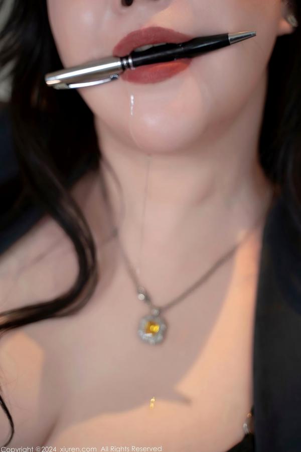    秀人网王婉悠Queen-8541-OL职场诱惑写真，干练秘书装搭配丝袜美腿，御姐气质迷人，高冷女神绝美视觉盛宴第41张图片