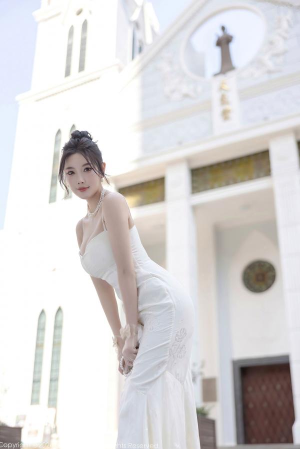 杨晨晨 sugar小甜心CC  XiuRen秀人网-8538-杨晨晨Yome-纯欲风白色吊带长裙与白色丝袜室内私房写真-极致优雅诱惑-2024.05.14第7张图片