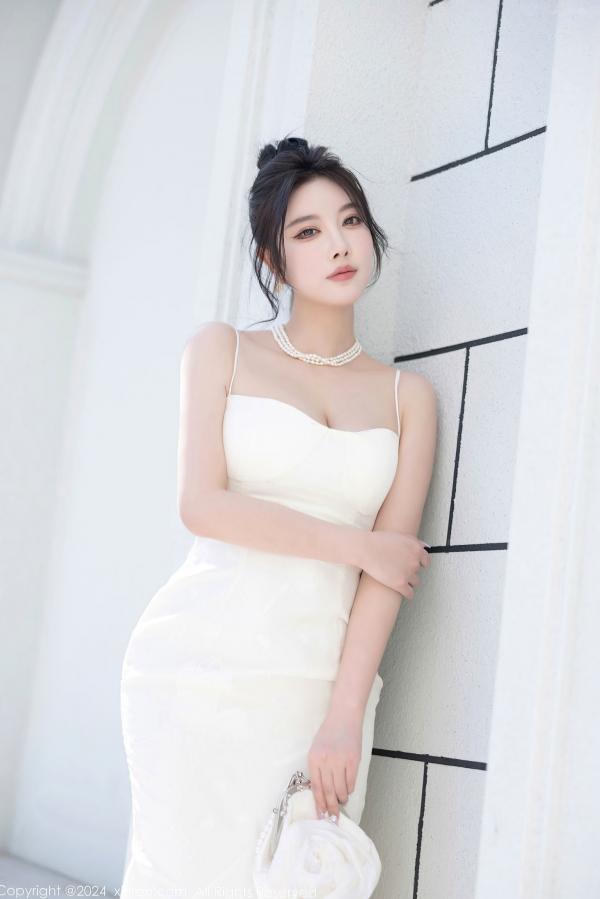 杨晨晨 sugar小甜心CC  XiuRen秀人网-8538-杨晨晨Yome-纯欲风白色吊带长裙与白色丝袜室内私房写真-极致优雅诱惑-2024.05.14第19张图片
