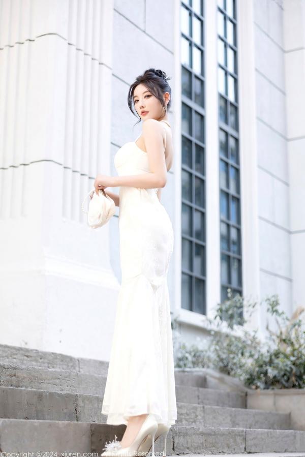 杨晨晨 sugar小甜心CC  XiuRen秀人网-8538-杨晨晨Yome-纯欲风白色吊带长裙与白色丝袜室内私房写真-极致优雅诱惑-2024.05.14第24张图片