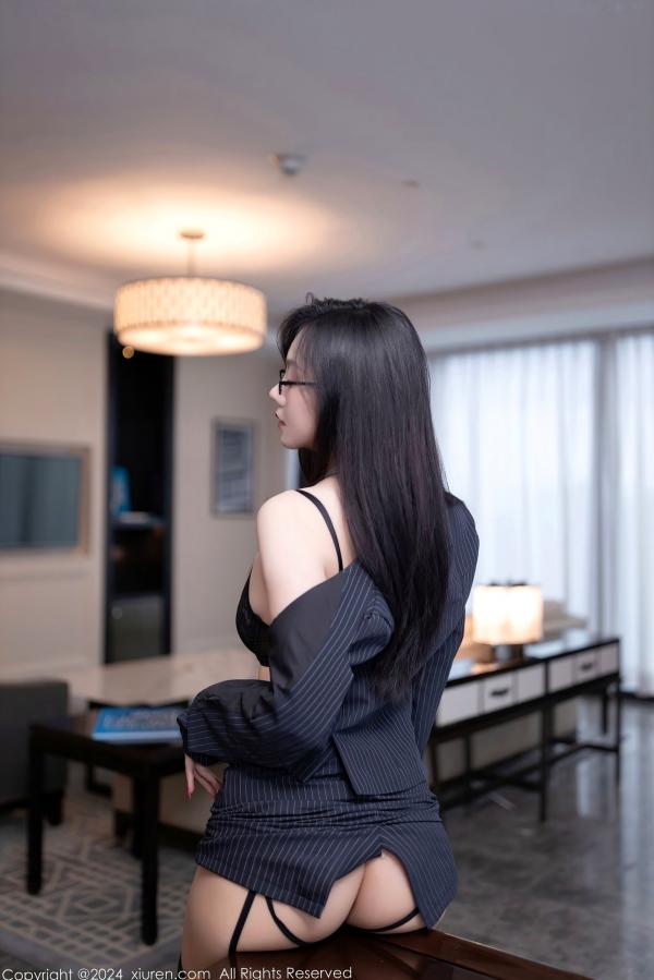    秀人网8537：安然Anran职场OL系列，黑色镂空蕾丝内衣写真，性感戴眼镜女秘书黑丝诱惑第12张图片