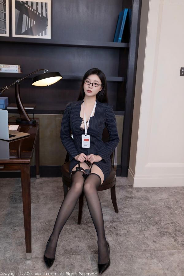    秀人网8537：安然Anran职场OL系列，黑色镂空蕾丝内衣写真，性感戴眼镜女秘书黑丝诱惑第17张图片