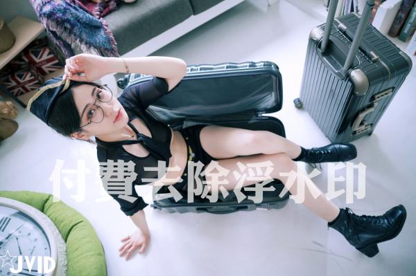    JVID-阿黎-前往高潮的旅客：黑框眼镜空姐制服诱惑，极致透视大尺度私房写真第3张图片