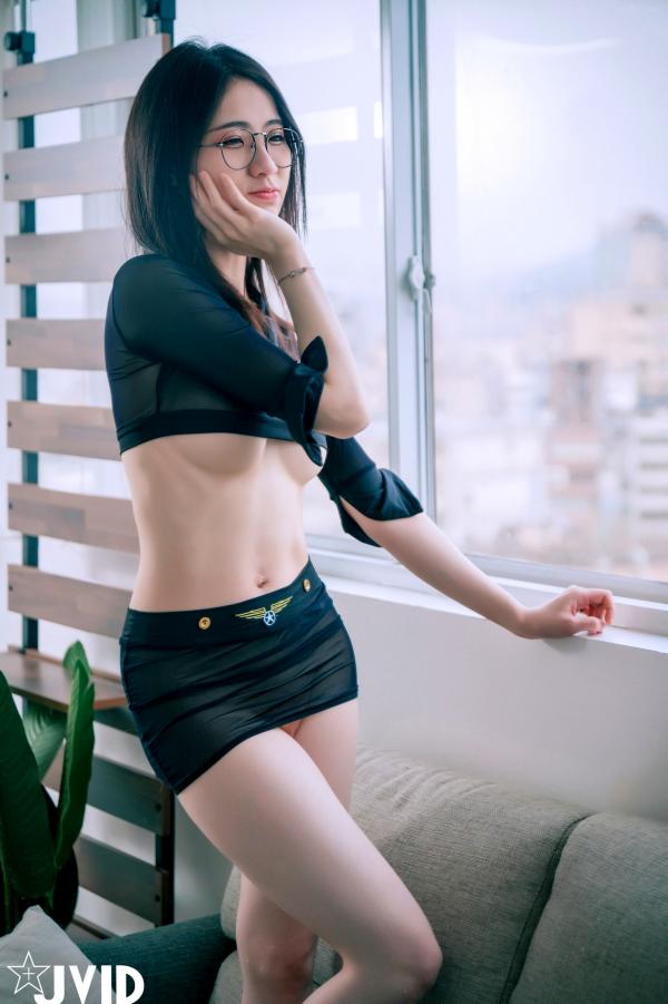    JVID-阿黎-前往高潮的旅客：黑框眼镜空姐制服诱惑，极致透视大尺度私房写真第52张图片