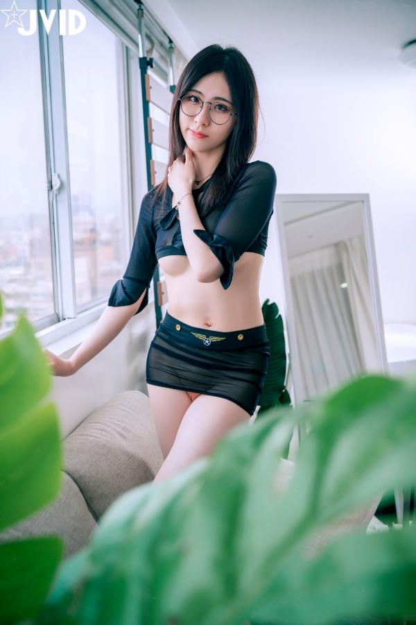    JVID-阿黎-前往高潮的旅客：黑框眼镜空姐制服诱惑，极致透视大尺度私房写真第70张图片