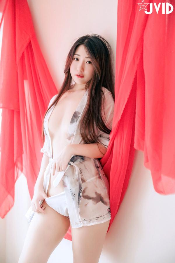    JVID-肉包Mini-性感棋盘女体盛写真：演绎高雅艺术，身着白色内衣比基尼，清纯与火辣并存的家居视觉盛宴-2023.06.17第13张图片