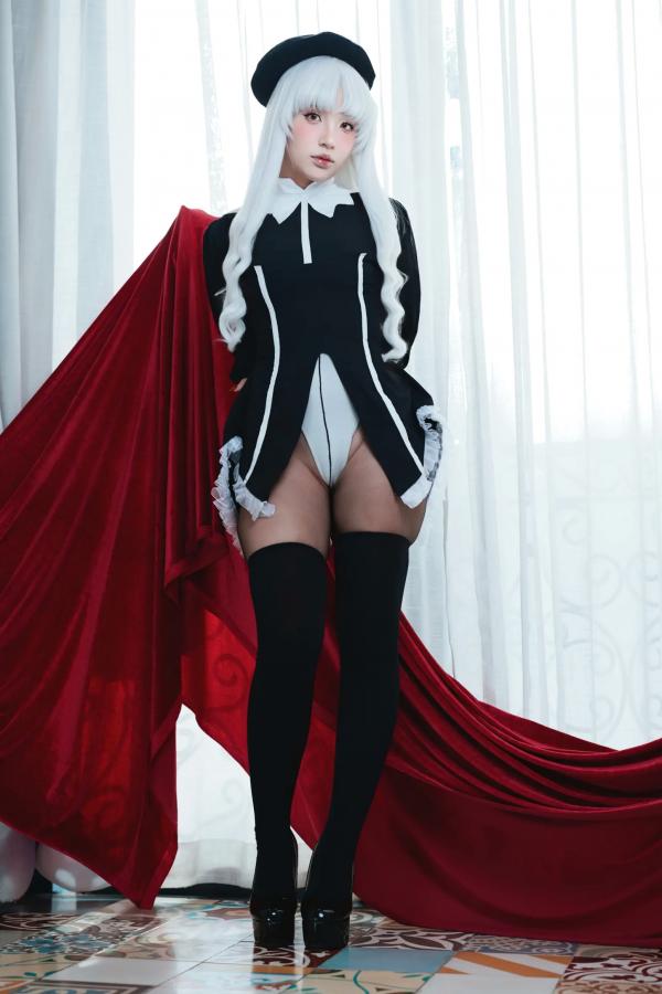    Puy Puy Caren银发冷艳私房写真：制服黑丝连体衣展现绝美身材曲线，极具诱惑力的大尺度视觉盛宴第1张图片