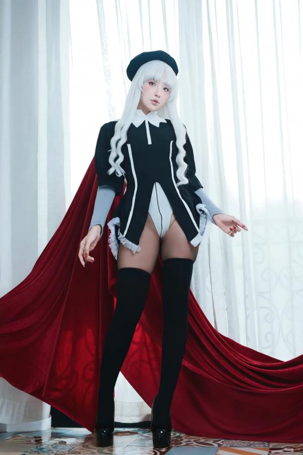    Puy Puy Caren银发冷艳私房写真：制服黑丝连体衣展现绝美身材曲线，极具诱惑力的大尺度视觉盛宴第3张图片
