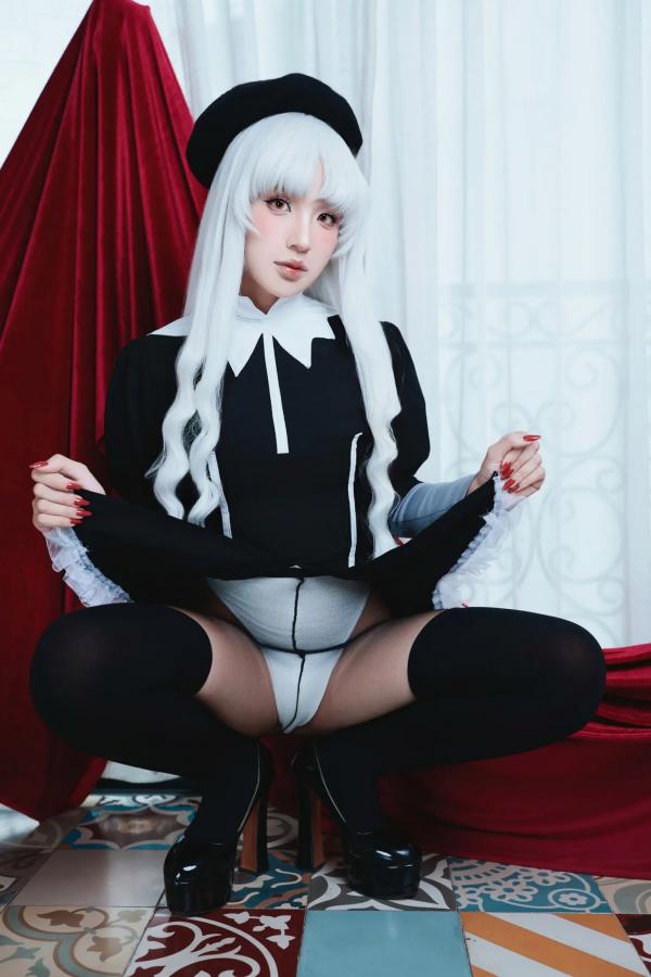    Puy Puy Caren银发冷艳私房写真：制服黑丝连体衣展现绝美身材曲线，极具诱惑力的大尺度视觉盛宴第18张图片