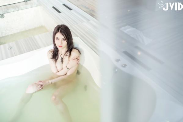    JVID阿黎：白雪公主系列浴室私房写真，雪白嫩肌湿身淋浴，裸泡无遮掩全露，极致诱惑第35张图片