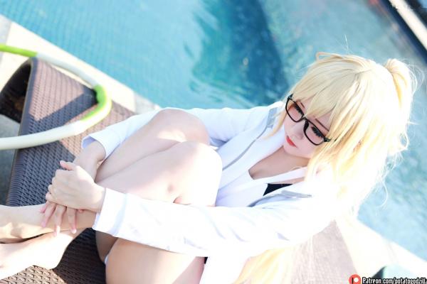    Potato-Godzilla 贞德Cosplay：泳池边的眼镜少女，清新动人的泳装写真第8张图片