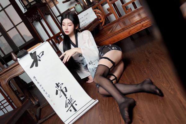    周于希 - 古风书房私房写真，改良汉服搭配丝袜诱惑，极致展现古典与现代性感美第25张图片
