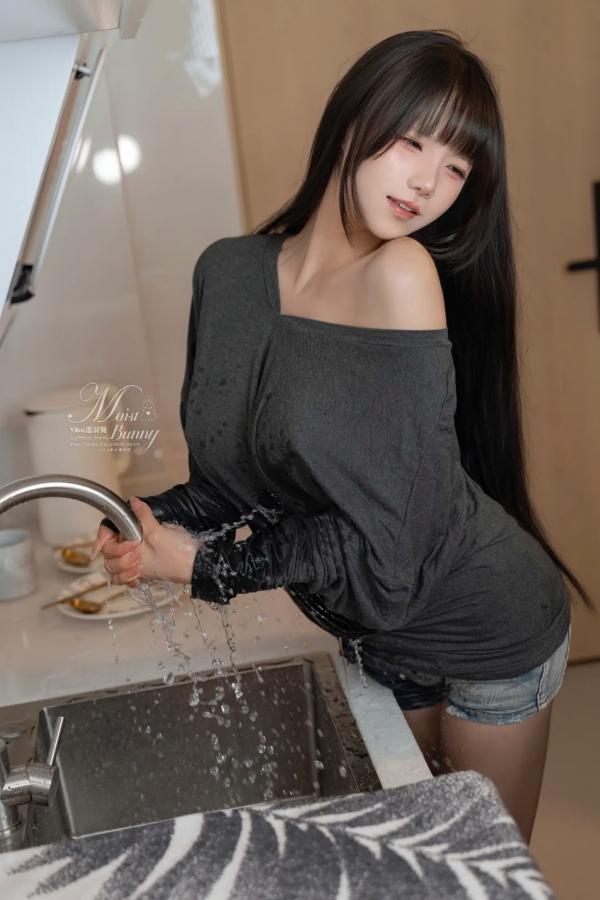    咬一口兔娘 - 水管工传说，极致黑丝诱惑与大胆私房写真，火辣身材福利合集 [104P]第13张图片