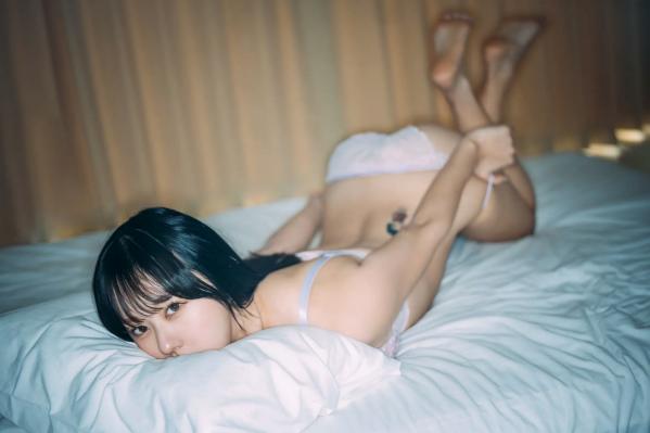    Mina Pochi 音羽美奈 - First photobook，卧室私房与浴室湿身诱惑写真，性感身材尽显 [97P]第60张图片