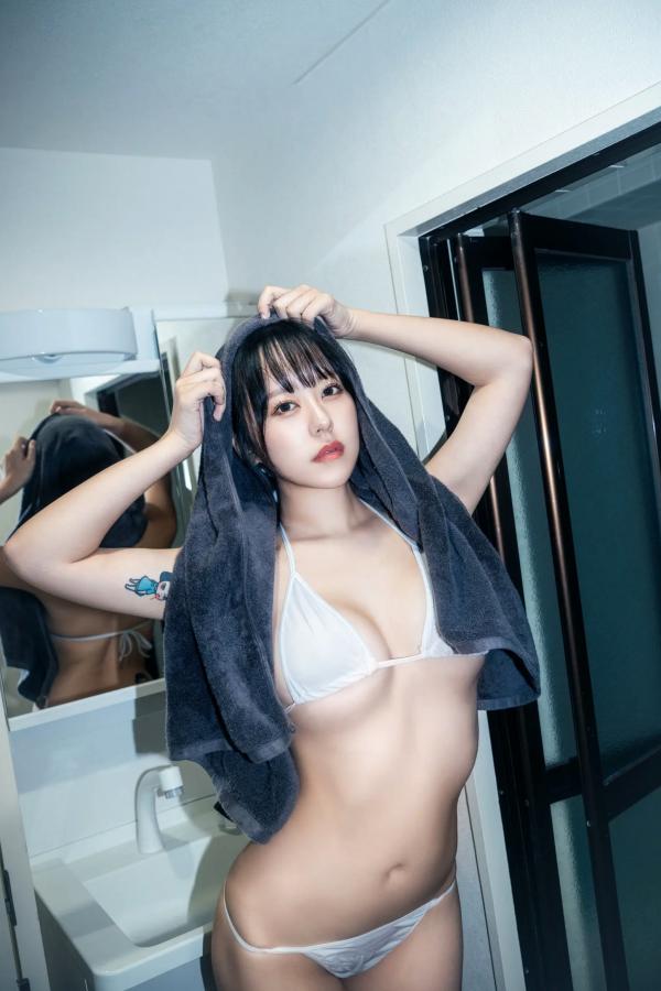    Mina Pochi 音羽美奈 - First photobook，卧室私房与浴室湿身诱惑写真，性感身材尽显 [97P]第80张图片
