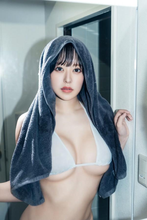    Mina Pochi 音羽美奈 - First photobook，卧室私房与浴室湿身诱惑写真，性感身材尽显 [97P]第81张图片