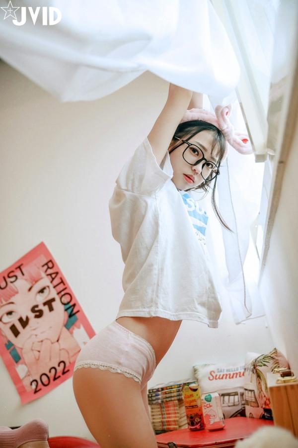    JVID-妍妍-Angel-鱼干女的秘密日常-居家私房-宅女风-眼镜娘-大尺度诱惑写真-2023.04.05第10张图片