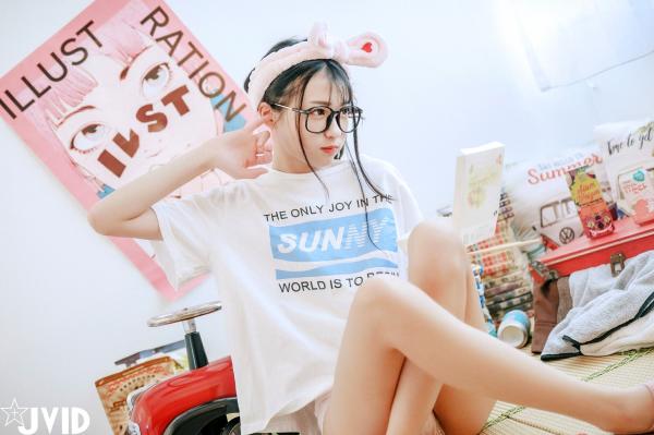    JVID-妍妍-Angel-鱼干女的秘密日常-居家私房-宅女风-眼镜娘-大尺度诱惑写真-2023.04.05第14张图片
