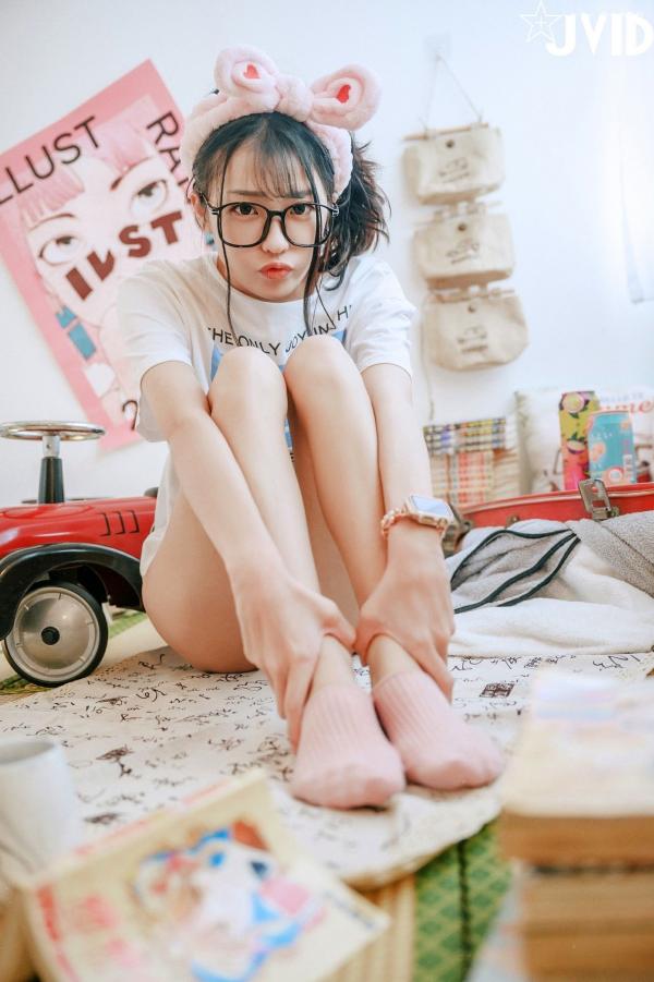    JVID-妍妍-Angel-鱼干女的秘密日常-居家私房-宅女风-眼镜娘-大尺度诱惑写真-2023.04.05第15张图片