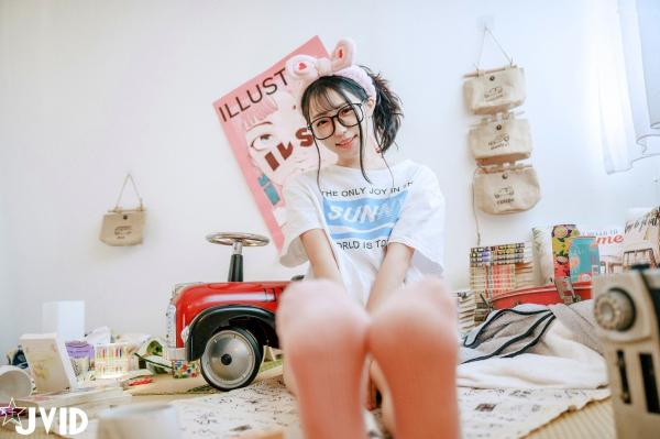    JVID-妍妍-Angel-鱼干女的秘密日常-居家私房-宅女风-眼镜娘-大尺度诱惑写真-2023.04.05第17张图片