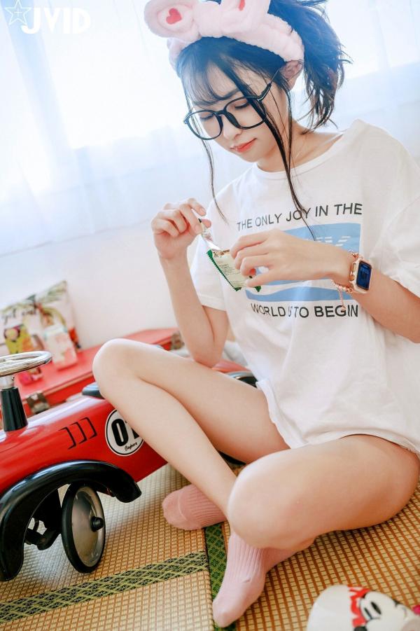    JVID-妍妍-Angel-鱼干女的秘密日常-居家私房-宅女风-眼镜娘-大尺度诱惑写真-2023.04.05第18张图片